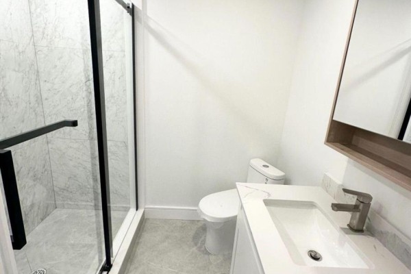 4 - 237 Lakeshore Road E, Mississauga, ON L5G1G8 Photo 3