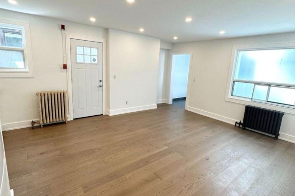 4 - 237 Lakeshore Road E, Mississauga, ON L5G1G8 Photo 4