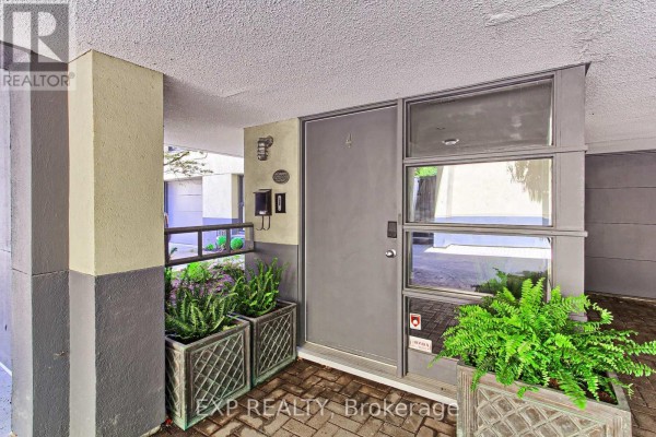 Foyer - 4 - 306 Sackville Street, Toronto, ON M5A3G2 Photo 3