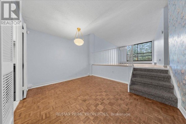 Living room - 4 - 525 St. Laurent Boulevard, Ottawa, ON K1K2Z9 Photo 4