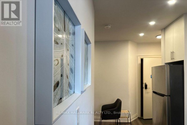 4 - 595 St Clair Avenue W, Toronto, ON M6C1A3 Photo 5