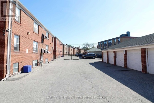 Kitchen - 4 - 88 Trethewey Drive, Toronto, ON M6M4B4 Photo 3