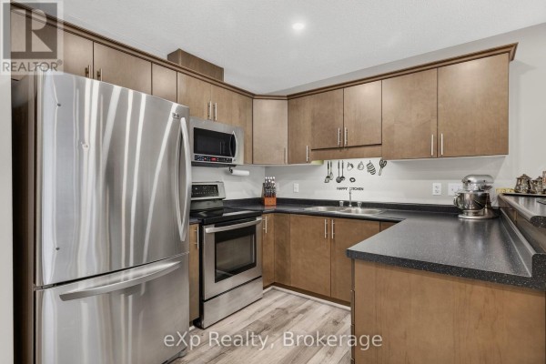 Kitchen - 4 - 975 Strasburg Road, Kitchener, ON N2E0A8 Photo 4