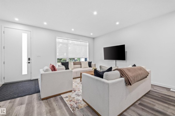 #4 10989 73 Av Nw, Edmonton, AB T6G0C3 Photo 5