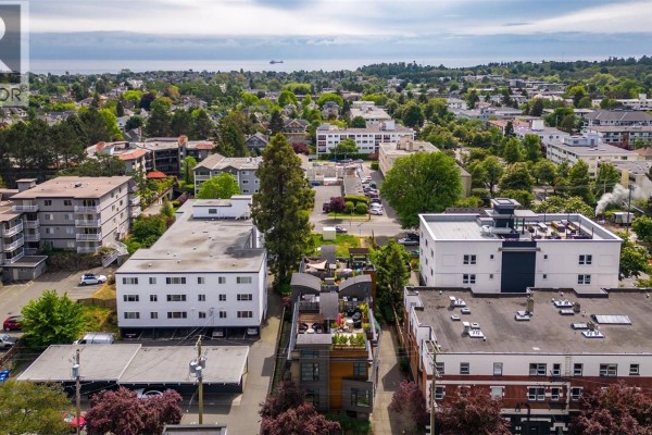 Ensuite - 4 1137 Meares St, Victoria, BC V8V3J9 Photo 4