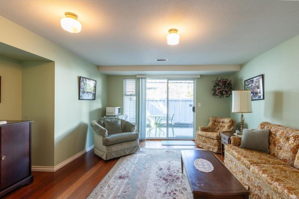 4 13919 70 Avenue, Surrey, BC V3W0A1 Photo 5