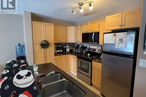 2pc Bathroom - 4 1795 Clark Avenue, Weyburn, SK S4H3L3 Photo 4