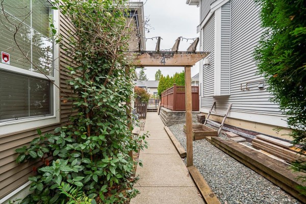 4 18055 70th Avenue, Surrey, BC V3S6X3 Photo 5