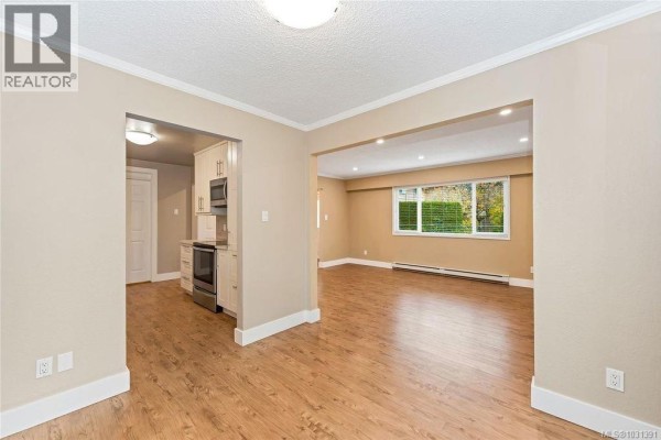 Dining room - 4 1945 Lisnoe Ave, Central Saanich, BC V8M1T2 Photo 4