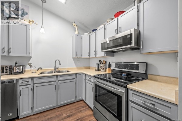 Ensuite - 4 2030 Robb Ave, Comox, BC V9M1M1 Photo 2