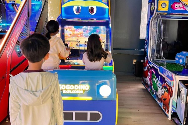 Children playing a "GoGo Dino Explorers" arcade game machine - 4-5 - 2150 Dunwin Drive, Mississauga