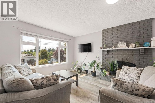 Kitchen - 4 524 Rosehill St, Nanaimo, BC V9S1E6 Photo 2