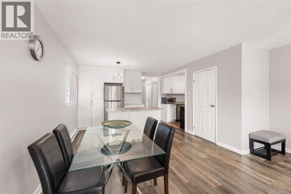Living room - 4 524 Rosehill St, Nanaimo, BC V9S1E6 Photo 4