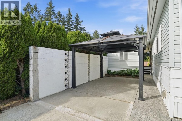 Laundry room - 4 6325 Metral Dr, Nanaimo, BC V9T6P9 Photo 4