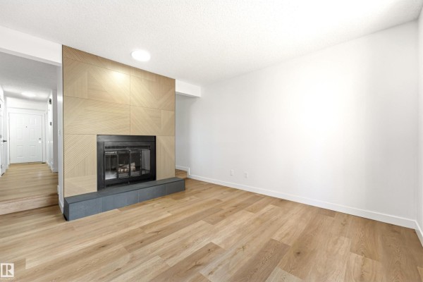Kitchen - #4 7604 29 Av Nw, Edmonton, AB T6K3Z2 Photo 3