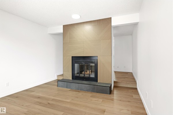 Family room - #4 7604 29 Av Nw, Edmonton, AB T6K3Z2 Photo 4