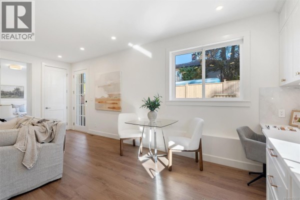 Kitchen - 4 768 Lindsay St, Saanich, BC V8Z3E1 Photo 5