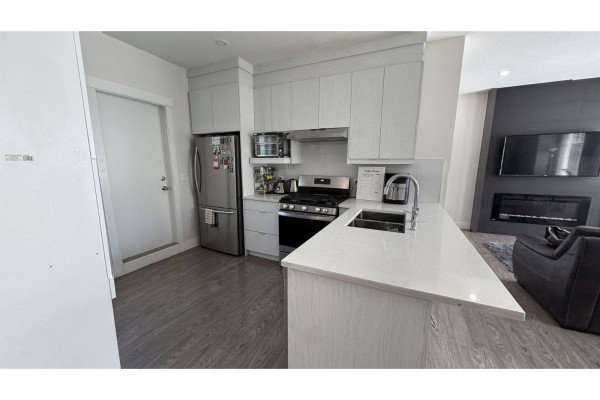 4 8033 166b Street, Surrey, BC V4N0G7 Photo 3