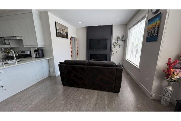 4 8033 166b Street, Surrey, BC V4N0G7 Photo 5