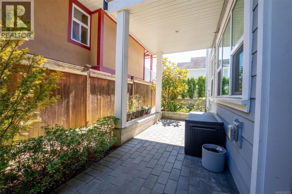 Primary Bedroom - 4 937 Colville Rd, Esquimalt, BC V9A4P4 Photo 5