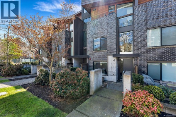 Patio - 4 991 Mckenzie Ave, Saanich, BC V8X3G8 Photo 3