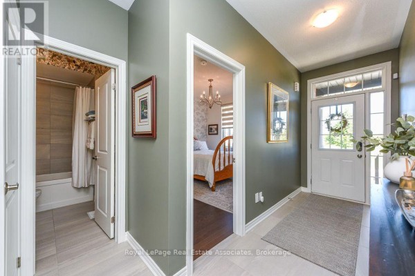 Family room - 4 Abelia Street, Brampton, ON L6R3W9 Photo 5