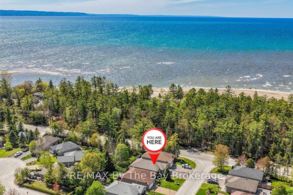 Living room - 4 Anthony Street, Wasaga Beach, ON L9Z2N4 Photo 3