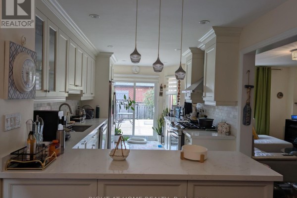 Dining room - 4 Bayel Crescent, Richmond Hill, ON L4S1C2 Photo 2