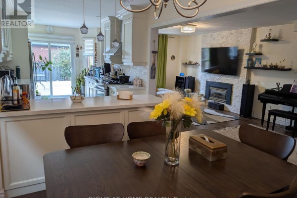 Family room - 4 Bayel Crescent, Richmond Hill, ON L4S1C2 Photo 3