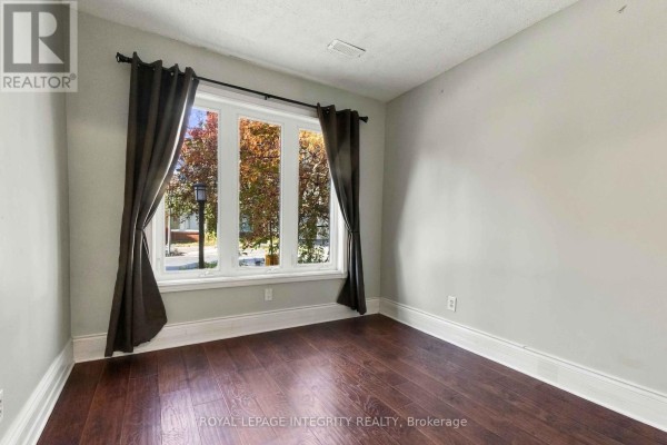 Bedroom 3 - 4 Berton Place, Ottawa, ON K2L3R8 Photo 4