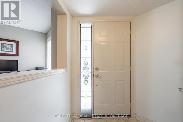 Laundry room - 4 Bluegrass Drive, Barrie, ON L4N9N6 Photo 4