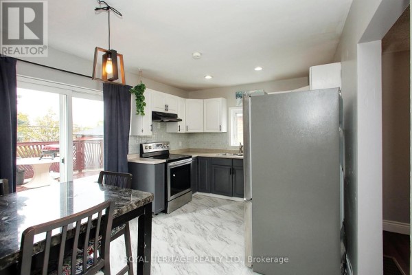 Kitchen - 4 Brantwood Drive, Toronto, ON M1H2G6 Photo 4