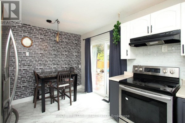 Kitchen - 4 Brantwood Drive, Toronto, ON M1H2G6 Photo 5
