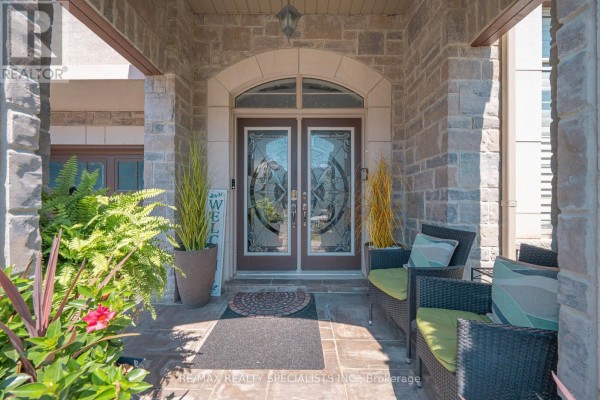 Family room - 4 Burlwood Road, Brampton, ON L6P4E9 Photo 5