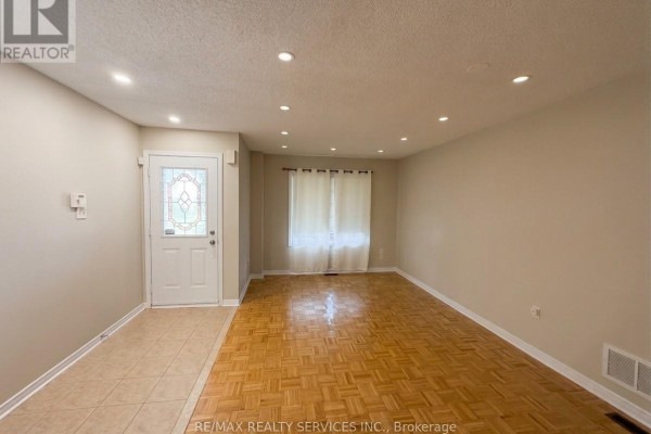 4 Butterchurn Road, Brampton, ON L6X4V1 Photo 2