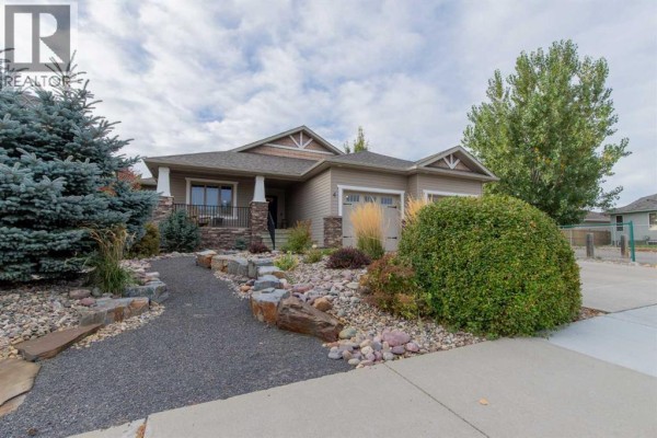 Kitchen - 4 Canyoncrest Point W, Lethbridge, AB T1K7Y3 Photo 4