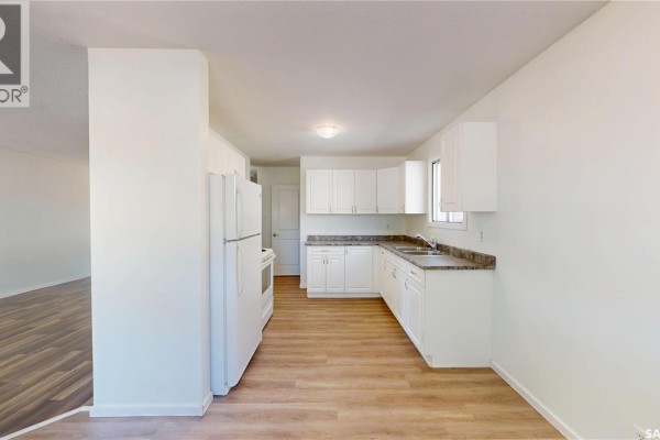 4pc Bathroom - 4 Carleton Drive, Saskatoon, SK S7H3N6 Photo 5