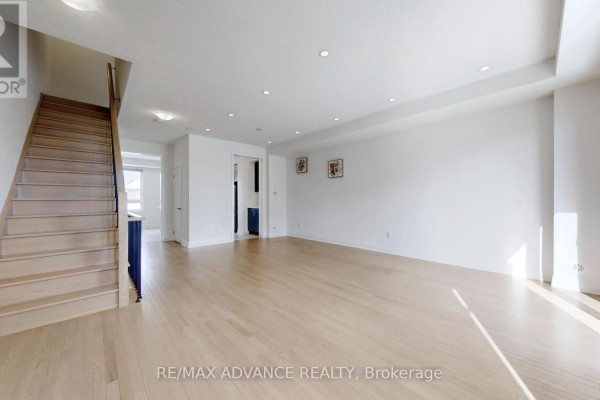 Living room - 4 Carole Bell Way, Markham, ON L6E0W2 Photo 4