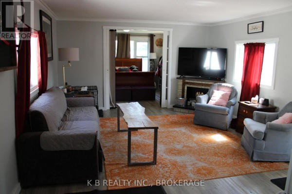 4 Cedar Street W, Greater Napanee, ON, photo 3