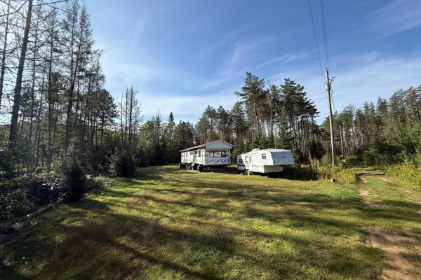 4 Ch. De La Plantation, Cayamant, QC, photo 2