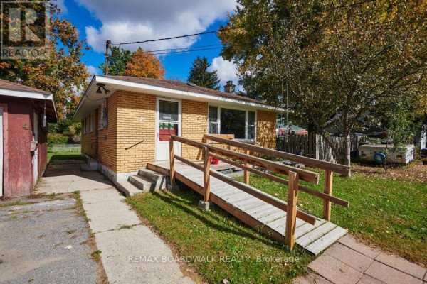 Bathroom - 4 Davidson Street W, Smiths Falls, ON K7A4J6 Photo 4