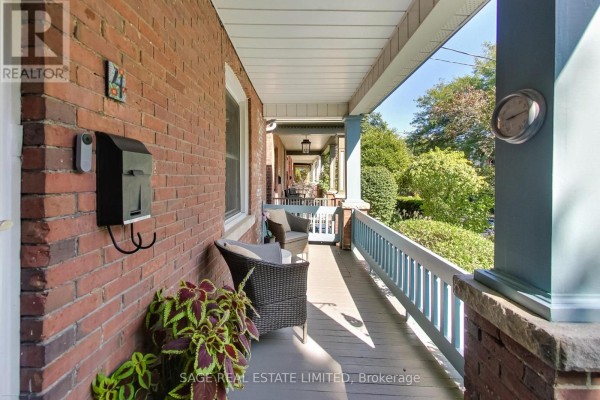 4 Dingwall Avenue, Toronto, ON, photo 2