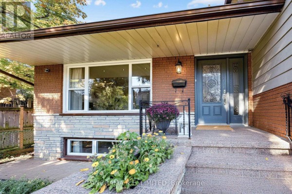 Kitchen - 4 Donalbert Road, Toronto, ON M9B2E7 Photo 3