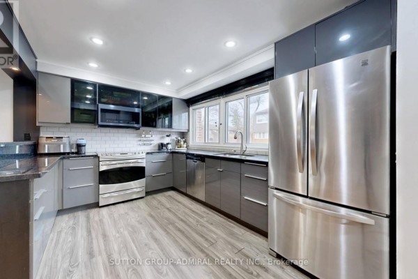 Kitchen - 4 Dove Hawk Way, Toronto, ON M2R3M2 Photo 2