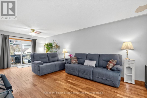 Living room - 4 Dunlop Street, Penetanguishene, ON L9M1J2 Photo 4