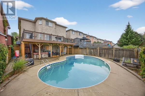 4 Dunnett Drive, Barrie, ON, photo 2