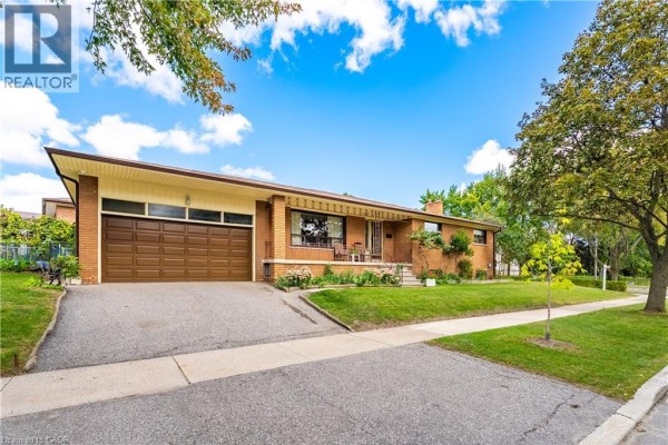 Family room - 4 Dunreo Drive, Toronto, ON M3L2E9 Photo 3