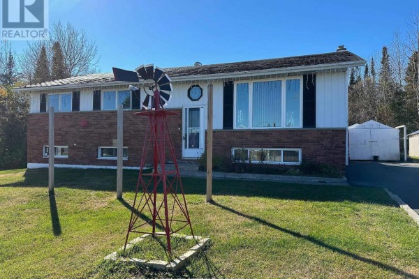 4 East Grove Crescent, Terrace Bay