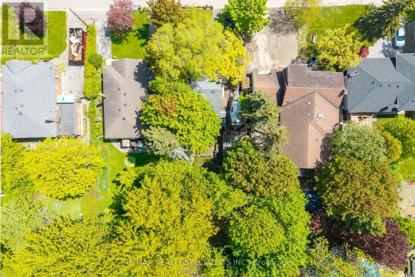 4 Elton Crescent, Toronto, ON, photo 3