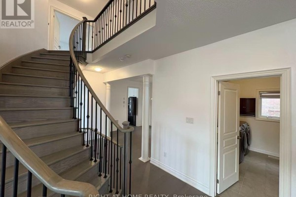 Family room - 4 Empire Drive, Bradford West Gwillimbury, ON L3Z4J1 Photo 4